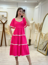 Cargar imagen en el visor de la galería, CLAUDIA - Vestido midi fucsia con detalles blancos