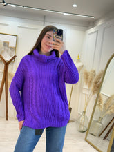 Cargar imagen en el visor de la galería, CRISANTA - Suéter morado
