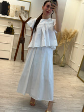 Cargar imagen en el visor de la galería, PAULA - Set blusa y falda blancos