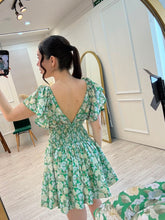 Cargar imagen en el visor de la galería, JUDITH - Vestido corto verde estampado