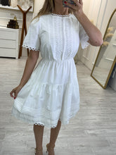 Cargar imagen en el visor de la galería, GEORGINA - Vestido corto blanco