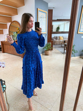 Cargar imagen en el visor de la galería, ENOLA - Maxi vestido azul estampado