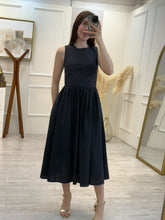 Cargar imagen en el visor de la galería, BILBAO - Maxi vestido negro sin mangas