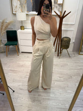 Cargar imagen en el visor de la galería, JULISSA - Set pantalón y blusa beige