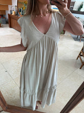 Cargar imagen en el visor de la galería, SERENA - Maxi vestido avena