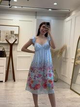 Cargar imagen en el visor de la galería, CANDY - Vestido midi azul claro estampado