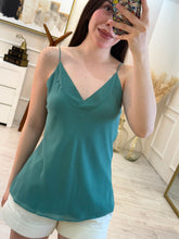 Cargar imagen en el visor de la galería, CORA - Blusa verde