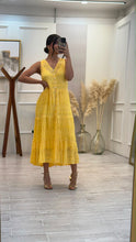 Cargar imagen en el visor de la galería, GAIL - Maxi vestido amarillo