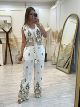 Cargar imagen en el visor de la galería, GLENDA - Set blusa y pantalon estampado verde con café