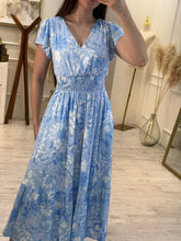 Cargar imagen en el visor de la galería, GALATEA – Maxi vestido azul cielo floral con smock