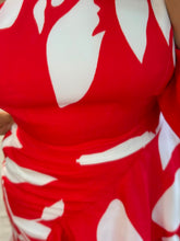 Cargar imagen en el visor de la galería, OLGA - Maxi vestido rojo estampado