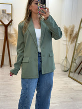 Cargar imagen en el visor de la galería, KENDALL - Blazer olivo