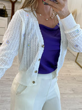 Cargar imagen en el visor de la galería, GABRIELA - Sueter blanco florecitas