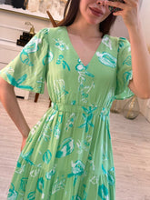 Cargar imagen en el visor de la galería, BALTAZARA - Maxi vestido verde estampado