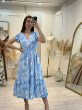 Cargar imagen en el visor de la galería, GALATEA – Maxi vestido azul cielo floral con smock