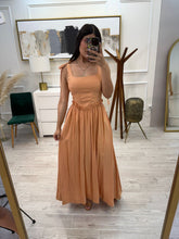 Cargar imagen en el visor de la galería, CASIMIRA - Maxi vestido naranja pastel