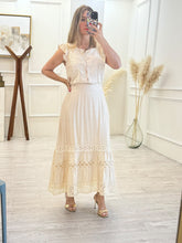 Cargar imagen en el visor de la galería, LARISSA - Set blusa y falda avena