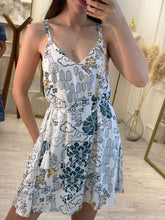 Cargar imagen en el visor de la galería, ALCMENA – Vestido corto blanco con estampado azul