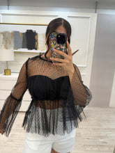 Cargar imagen en el visor de la galería, SUSETTE - Blusa negra transparencias