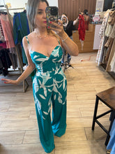 Cargar imagen en el visor de la galería, KATIA - Set blusa y pantalón turquesa estampado