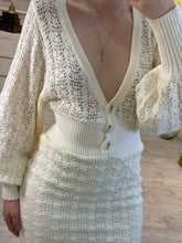 Cargar imagen en el visor de la galería, TALIA  – Vestido tejido crema calado con botones