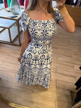 Cargar imagen en el visor de la galería, BRENDA - Set falda y blusa estampado azul