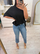 Cargar imagen en el visor de la galería, NALA - Blusa negra