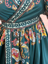 Cargar imagen en el visor de la galería, PARIS - Maxi vestido verde estampado boho