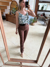 Cargar imagen en el visor de la galería, GWYN - Blusa estampada tirantes