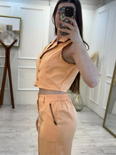 Cargar imagen en el visor de la galería, OLIVE - Set pantalon y chaleco naranja pastel