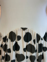 Cargar imagen en el visor de la galería, PAISLEY - Vestido blanco con lunares