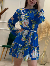 Cargar imagen en el visor de la galería, KEIRA - Vestido corto azul rey estampado