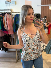 Cargar imagen en el visor de la galería, GLADIS - Blusa estampada tirantes
