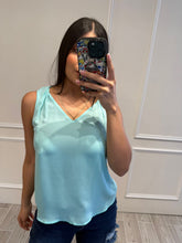 Cargar imagen en el visor de la galería, MIREYA - Blusa azul aqua