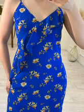 Cargar imagen en el visor de la galería, KILLIAN - Vestido corto azul rey estampado con tirantes