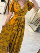 Cargar imagen en el visor de la galería, YARETZI - Maxi vestido mostaza estampado