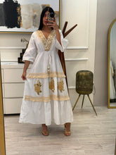 Cargar imagen en el visor de la galería, NAOMI - Maxi vestido blanco con detalles beige