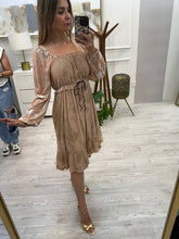 Cargar imagen en el visor de la galería, DONYALE - Vestido corto beige