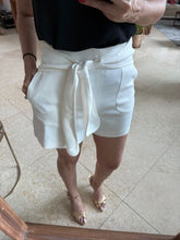 Cargar imagen en el visor de la galería, ARTEMISA - Short blanco