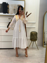 Cargar imagen en el visor de la galería, HANNA - Vestido midi blanco detalles beige