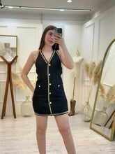 Cargar imagen en el visor de la galería, CHRISTINA - Vestido corto negro detalles dorados