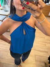 Cargar imagen en el visor de la galería, MARIBEL - Blusa halter azul rey