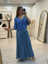 Cargar imagen en el visor de la galería, GABRIELA - Blusa azul