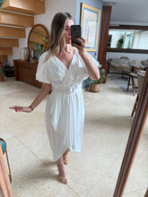 Cargar imagen en el visor de la galería, CONSTANZA - Vestido midi blanco manga corta