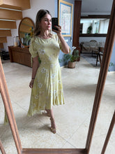 Cargar imagen en el visor de la galería, ERLINDON - Maxi vestido amarillo pastel estampado