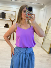 Cargar imagen en el visor de la galería, CHERRY - Blusa violeta tirantes