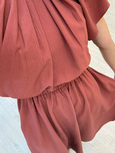 Cargar imagen en el visor de la galería, LAURA - Vestido midi ladrillo