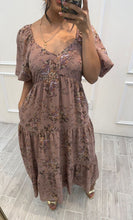Cargar imagen en el visor de la galería, JENNIE - Maxi vestido estampado café