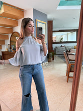 Cargar imagen en el visor de la galería, AMIRA - Blusa azul
