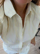 Cargar imagen en el visor de la galería, CHARLIE - Blusa beige sin mangas rayas